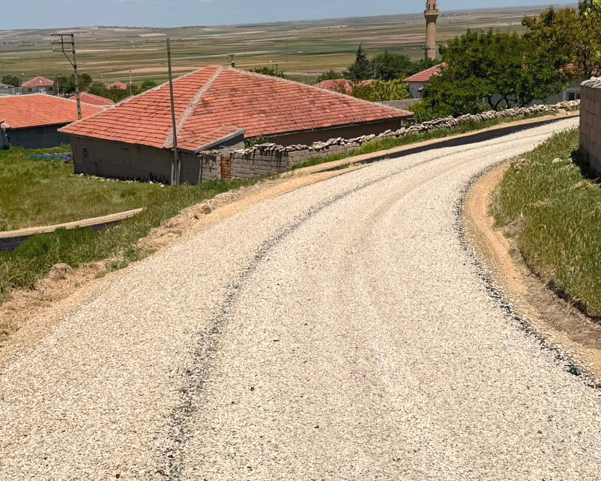 Kırşehir’de Köy Yollarına Asfalt Hamlesi (1)
