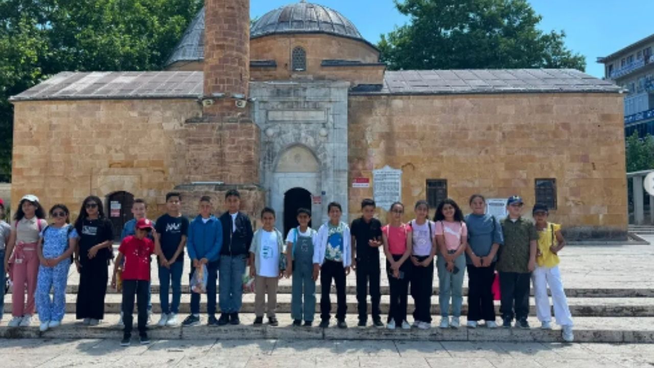 Kırşehir’de Öğrenciler Tarihi Ve Kültürel Değerleri Yerinde Keşfetti 2