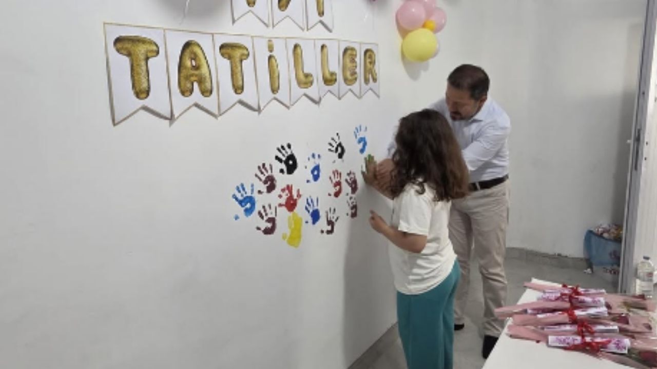 Minik Eller Belgelerini Aldı 2 (2)
