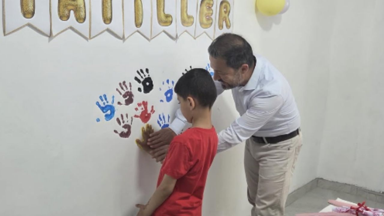 Minik Eller Belgelerini Aldı 3
