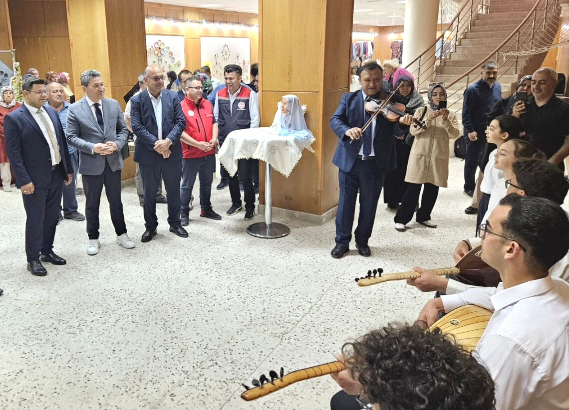 Mucur'da El Emeği Göz Nuru Eserler Görücüye Çıktı (1)