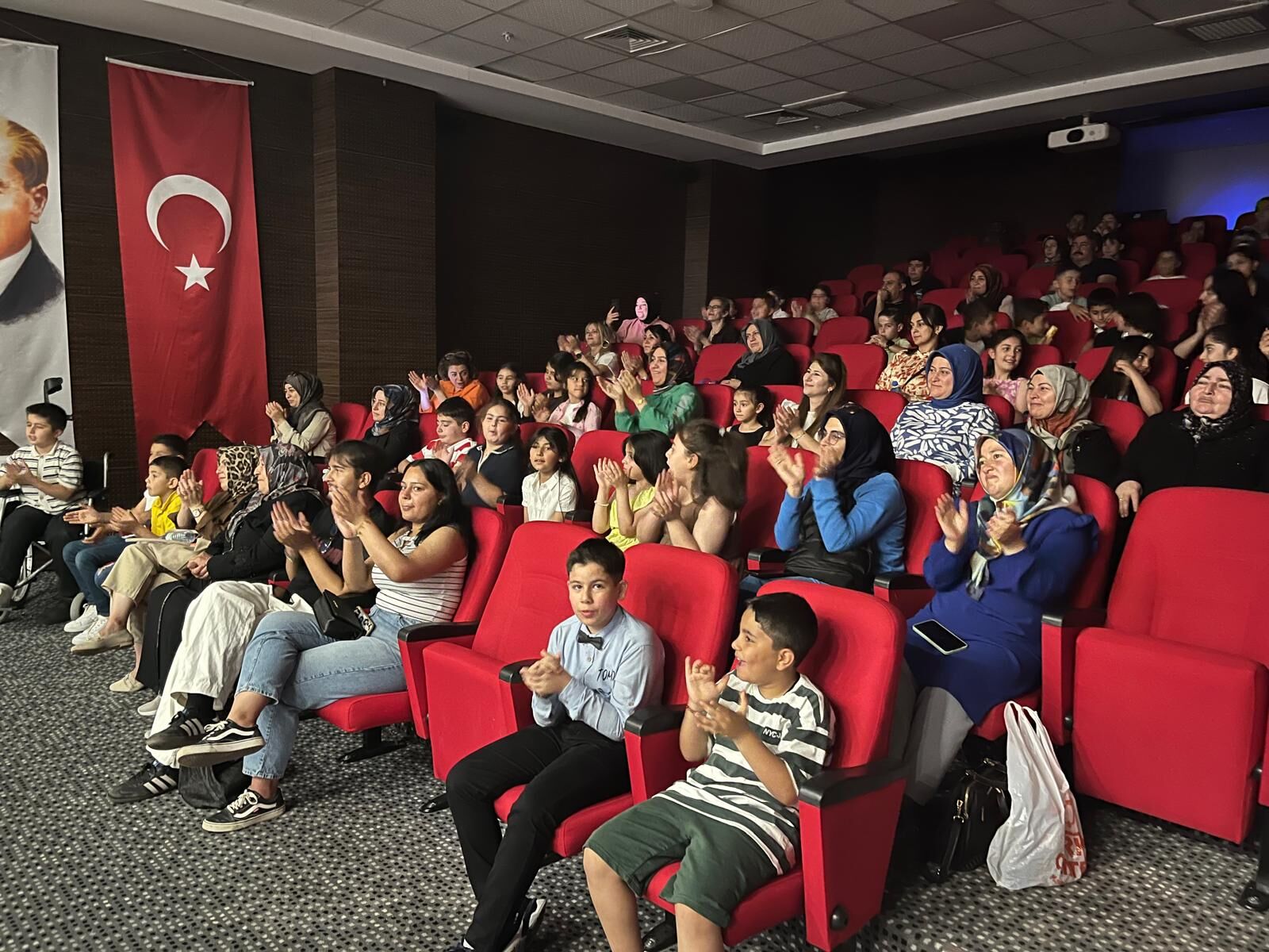 Öğrenciler Sahneye Çıktı, Veliler Coştu (4)