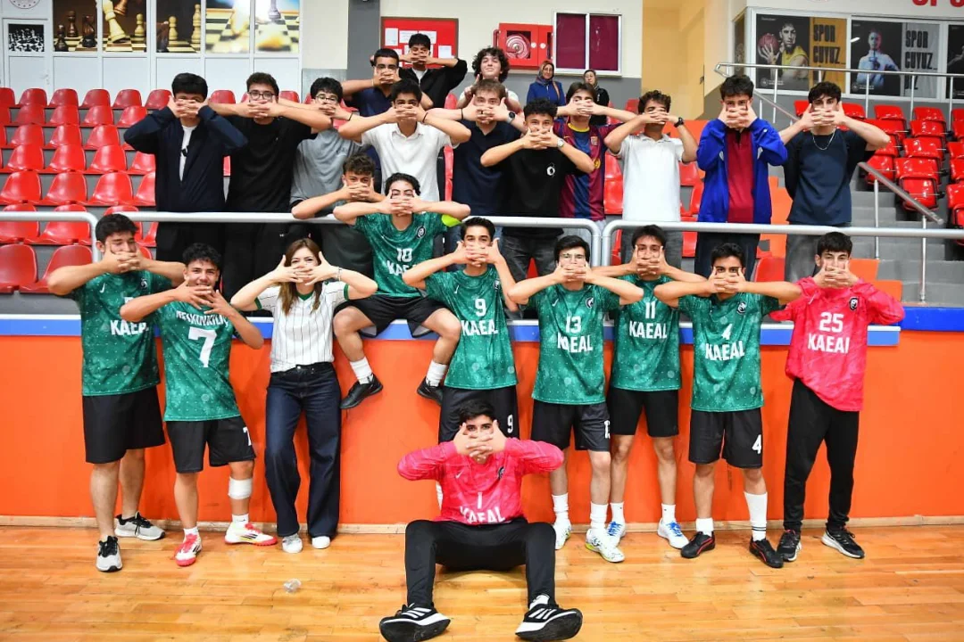 Okul Sporları Gençler B Kategorisi Futsal Müsabakalarında Gösterdikleri Üstün Performansla Il B (2)