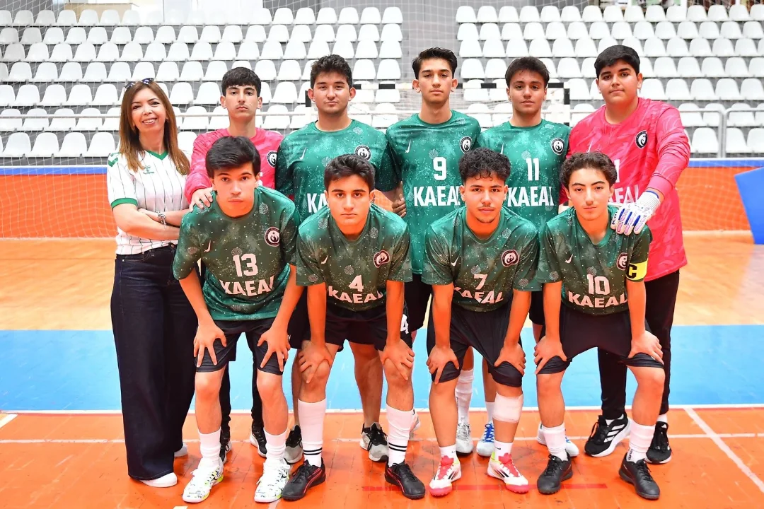 Okul Sporları Gençler B Kategorisi Futsal Müsabakalarında Gösterdikleri Üstün Performansla Il B