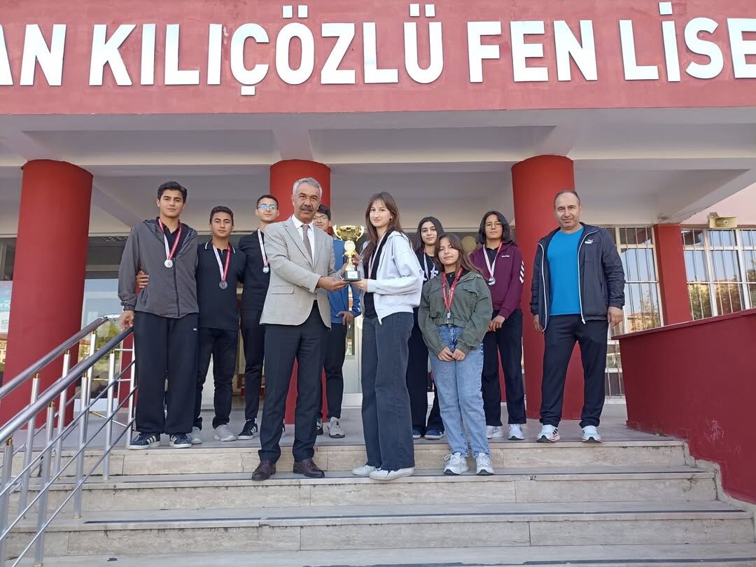 Okulumuzda Düzenlenen Sınıflar Arası Voleybol Turnuvası, Öğrencilerimizin Büyük Heyecanı Ve Yoğu