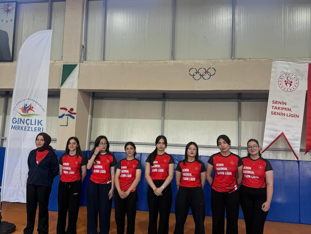 “Seni̇n Takimin Seni̇n Li̇gi̇n” Programı Kapsamında Düzenlenen Futbol Ve Voleybol Turnuvaları, Bugün (10)