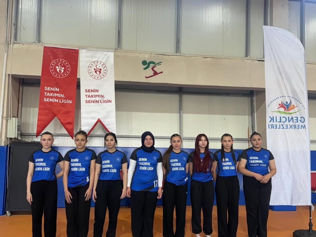 “Seni̇n Takimin Seni̇n Li̇gi̇n” Programı Kapsamında Düzenlenen Futbol Ve Voleybol Turnuvaları, Bugün (11)