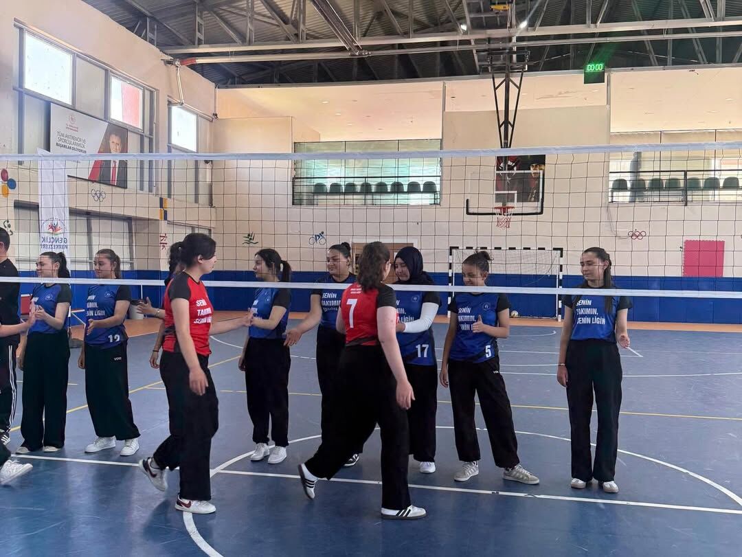 “Seni̇n Takimin Seni̇n Li̇gi̇n” Programı Kapsamında Düzenlenen Futbol Ve Voleybol Turnuvaları, Bugün (13)