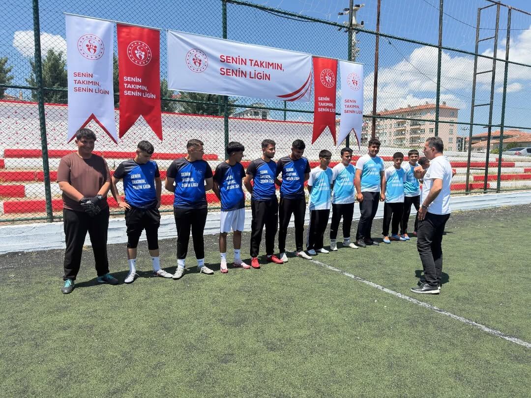 “Seni̇n Takimin Seni̇n Li̇gi̇n” Programı Kapsamında Düzenlenen Futbol Ve Voleybol Turnuvaları, Bugün (6)-1
