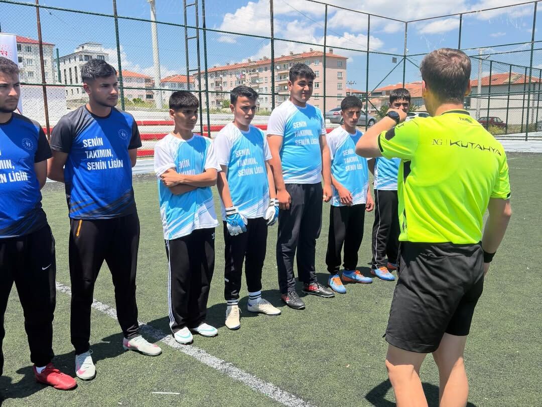 “Seni̇n Takimin Seni̇n Li̇gi̇n” Programı Kapsamında Düzenlenen Futbol Ve Voleybol Turnuvaları, Bugün (8)