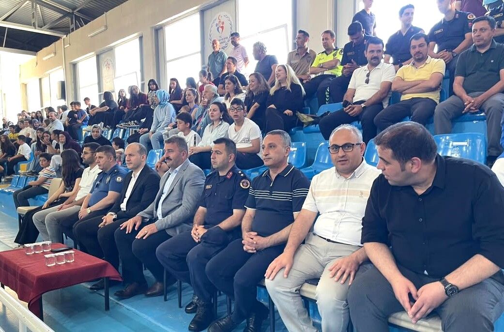 Smaçlar Konuştu, Parke Alev Aldı (3)