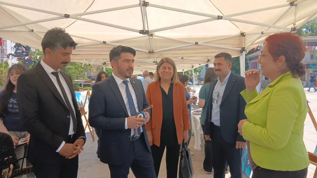 ♻️ Türkiye Çevre Haftası Etkinlikleri Kapsamında “Atıktan Sanata” Sergisi Ziyaret Edilditürkiye (6)