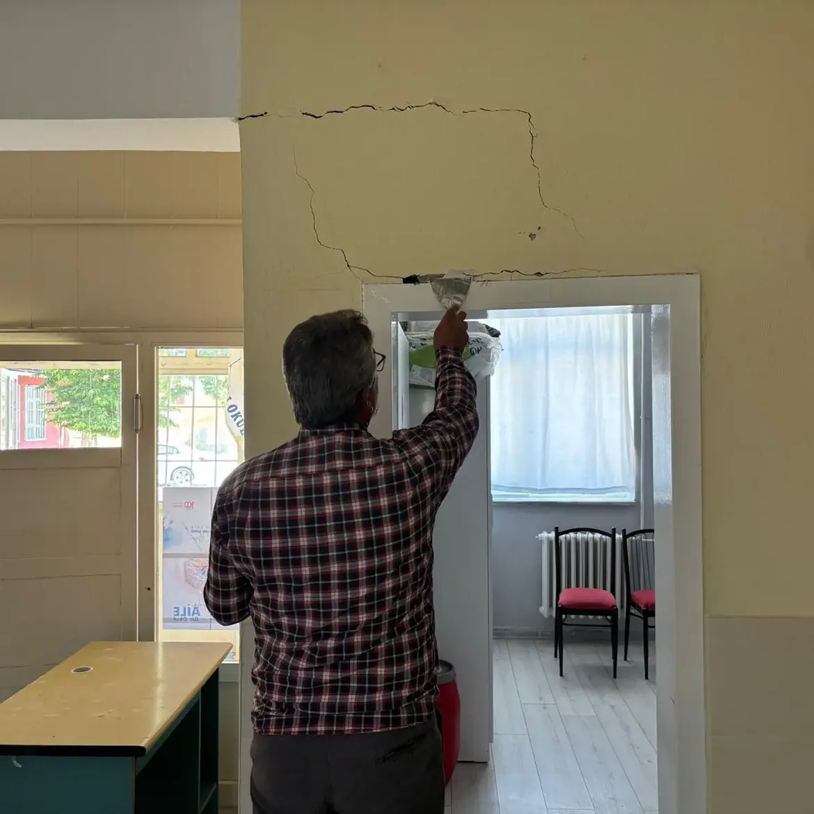 Yaz Tatilini Fırsat Bilerek Okulumuz Genelinde Kapsamlı Bir Tadilat Ve Boya Badana Çalışması Ba