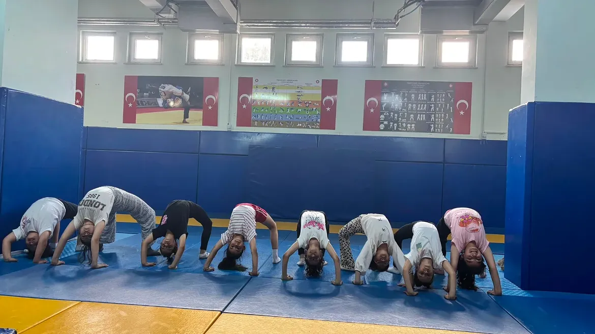 Gsb Spor Okulları Ve Engelsiz Spor Okulları Kapsamında Durmaksızın Devam Eden Cimnastik Antrenm (4)