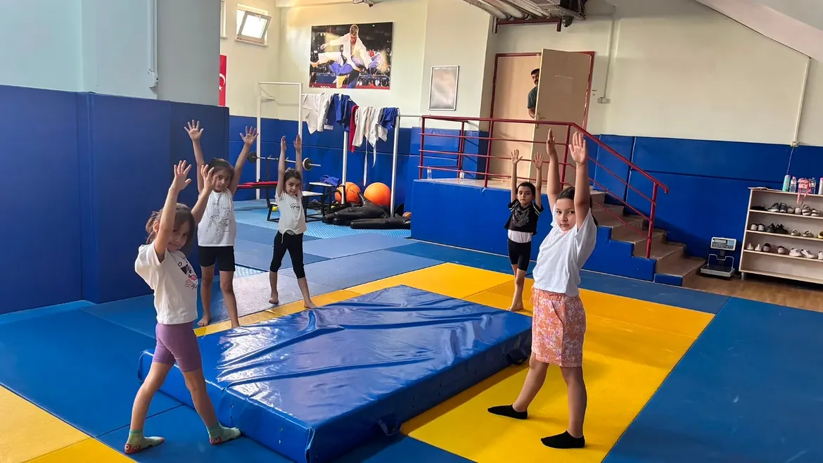 Gsb Spor Okulları Ve Engelsiz Spor Okulları Kapsamında Durmaksızın Devam Eden Cimnastik Antrenm