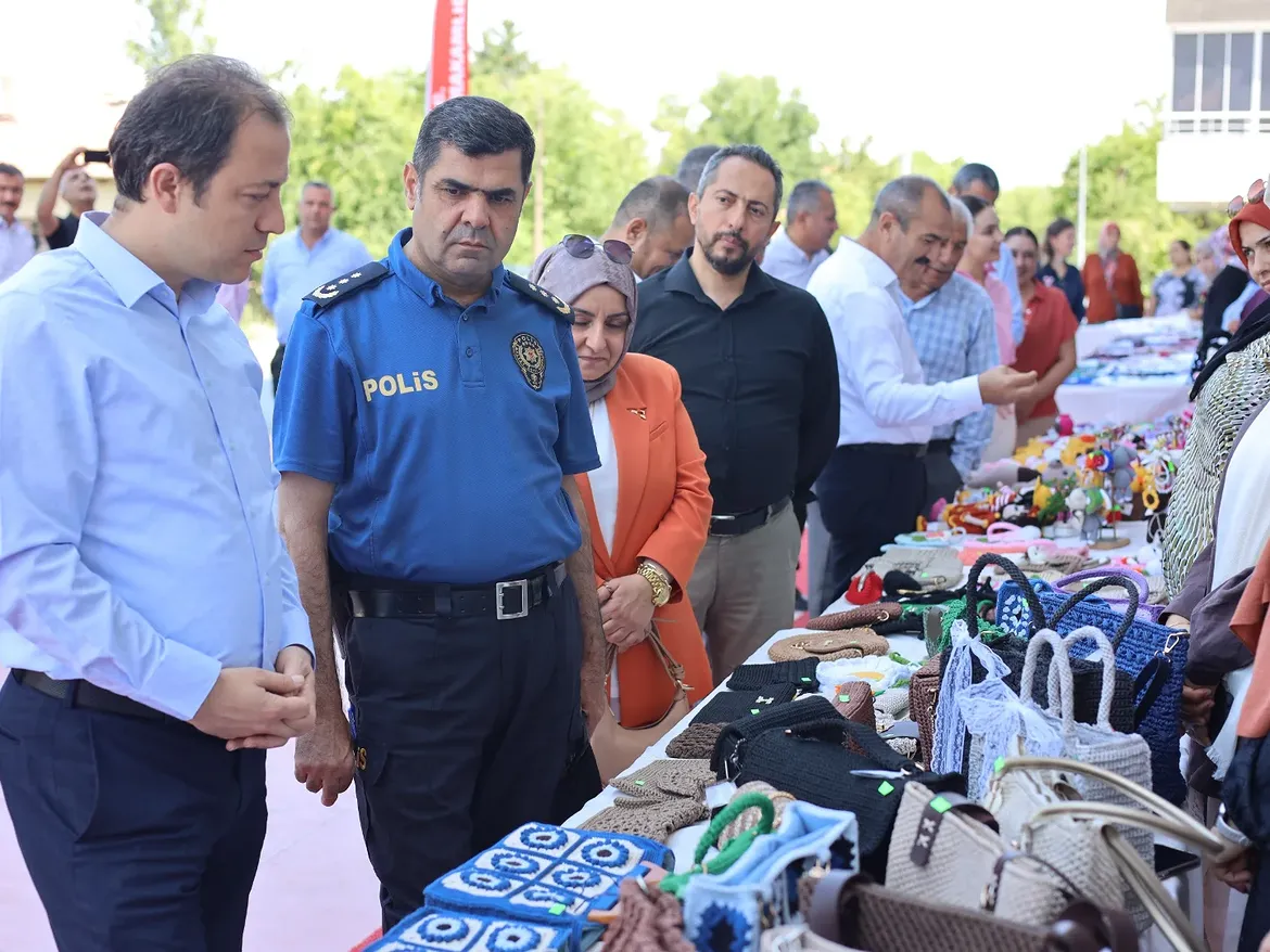 Kaymakamımız Sayın Engin Tok, Aile Destek Merkezinin Düzenlediği Sergi Programına Katıldı.serg (4)