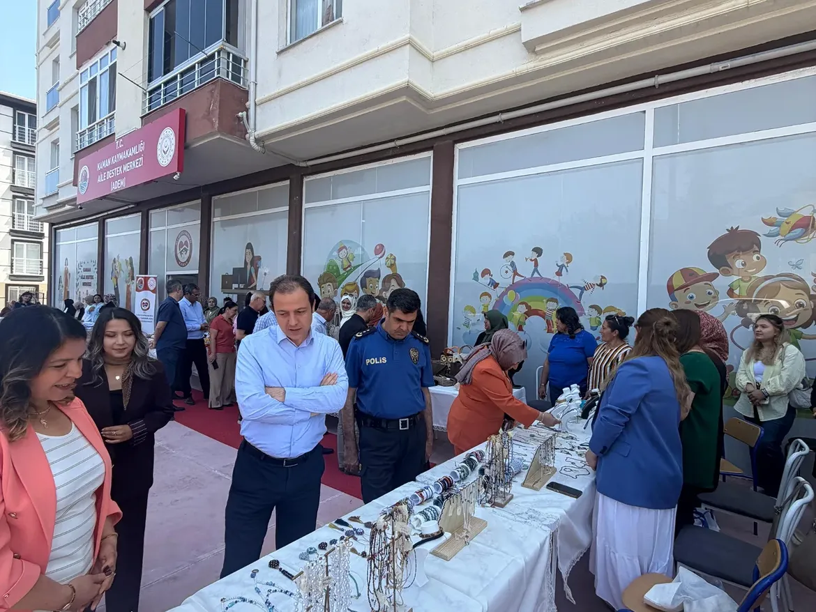 Kaymakamımız Sayın Engin Tok, Aile Destek Merkezinin Düzenlediği Sergi Programına Katıldı.serg (5)