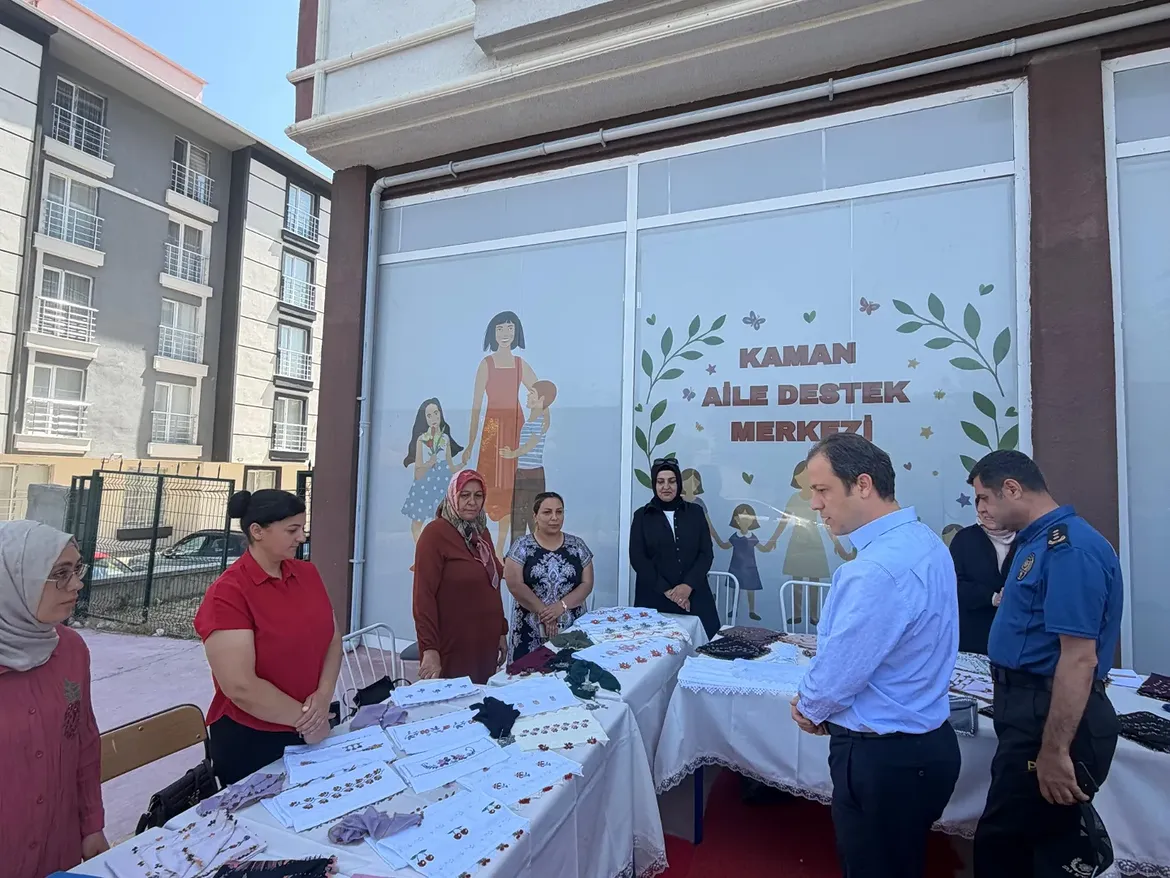 Kaymakamımız Sayın Engin Tok, Aile Destek Merkezinin Düzenlediği Sergi Programına Katıldı.serg (6)