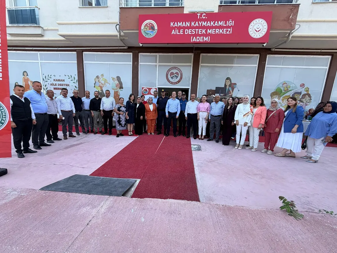 Kaymakamımız Sayın Engin Tok, Aile Destek Merkezinin Düzenlediği Sergi Programına Katıldı.serg