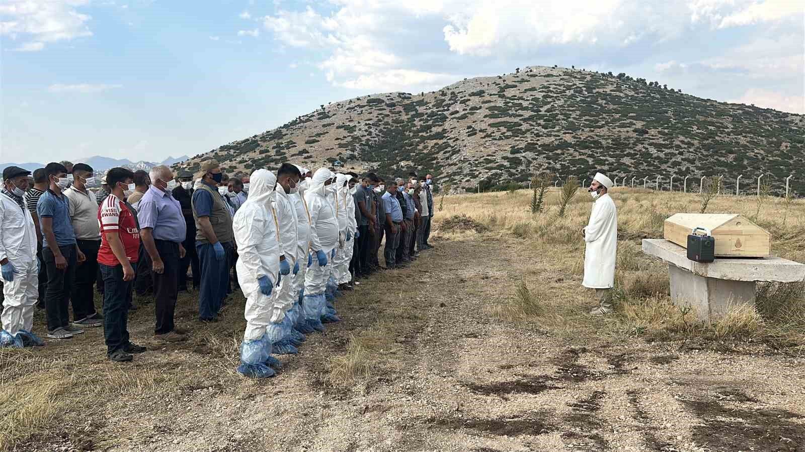 Kene Isirmasi Sonucu Hayatini Kaybeden Kadin Defnedildi 4