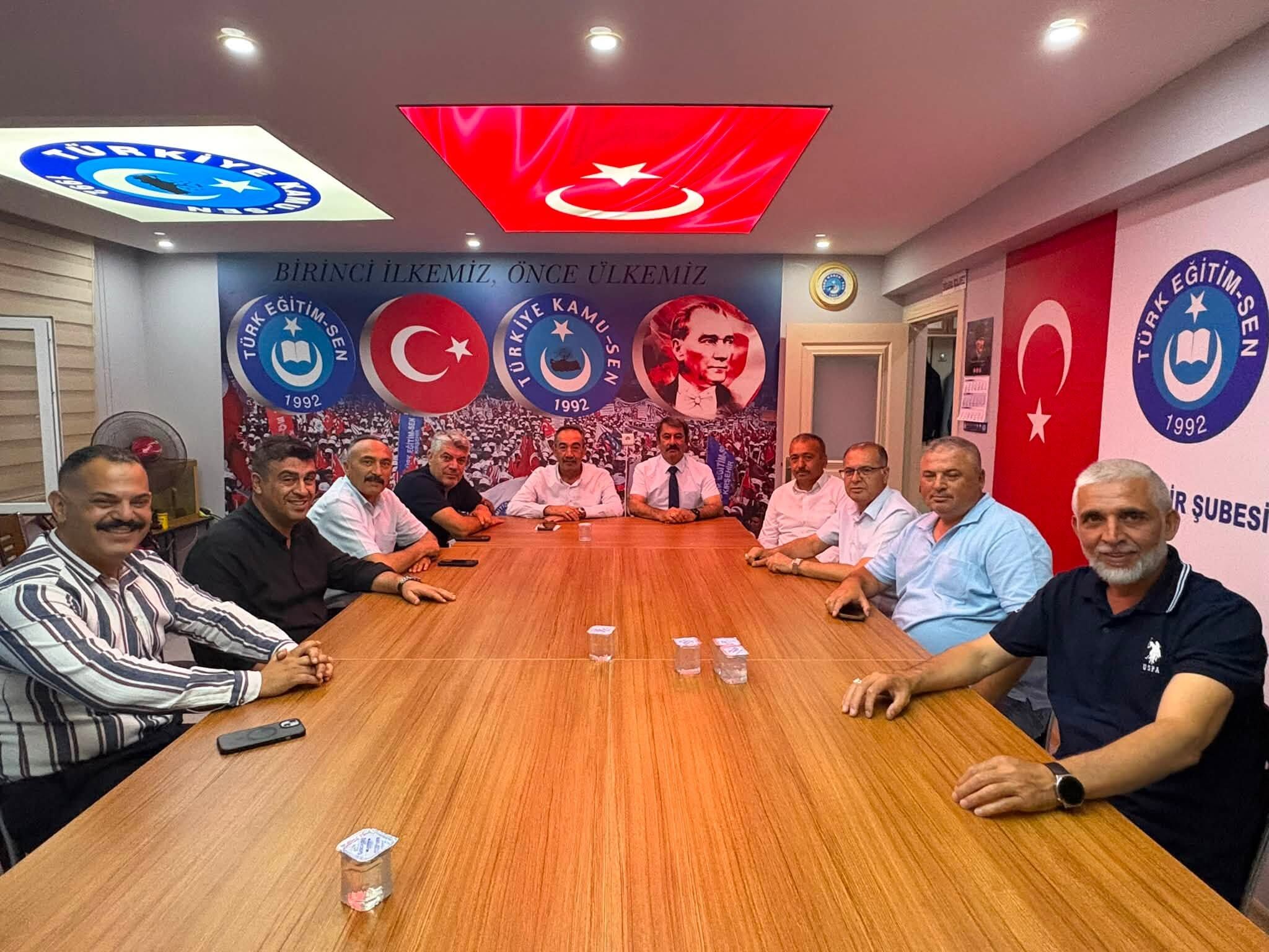 Kırşehir Kamu Sen'de Vefa Günü! Emekler Plaketle Taçlandırıldı 1