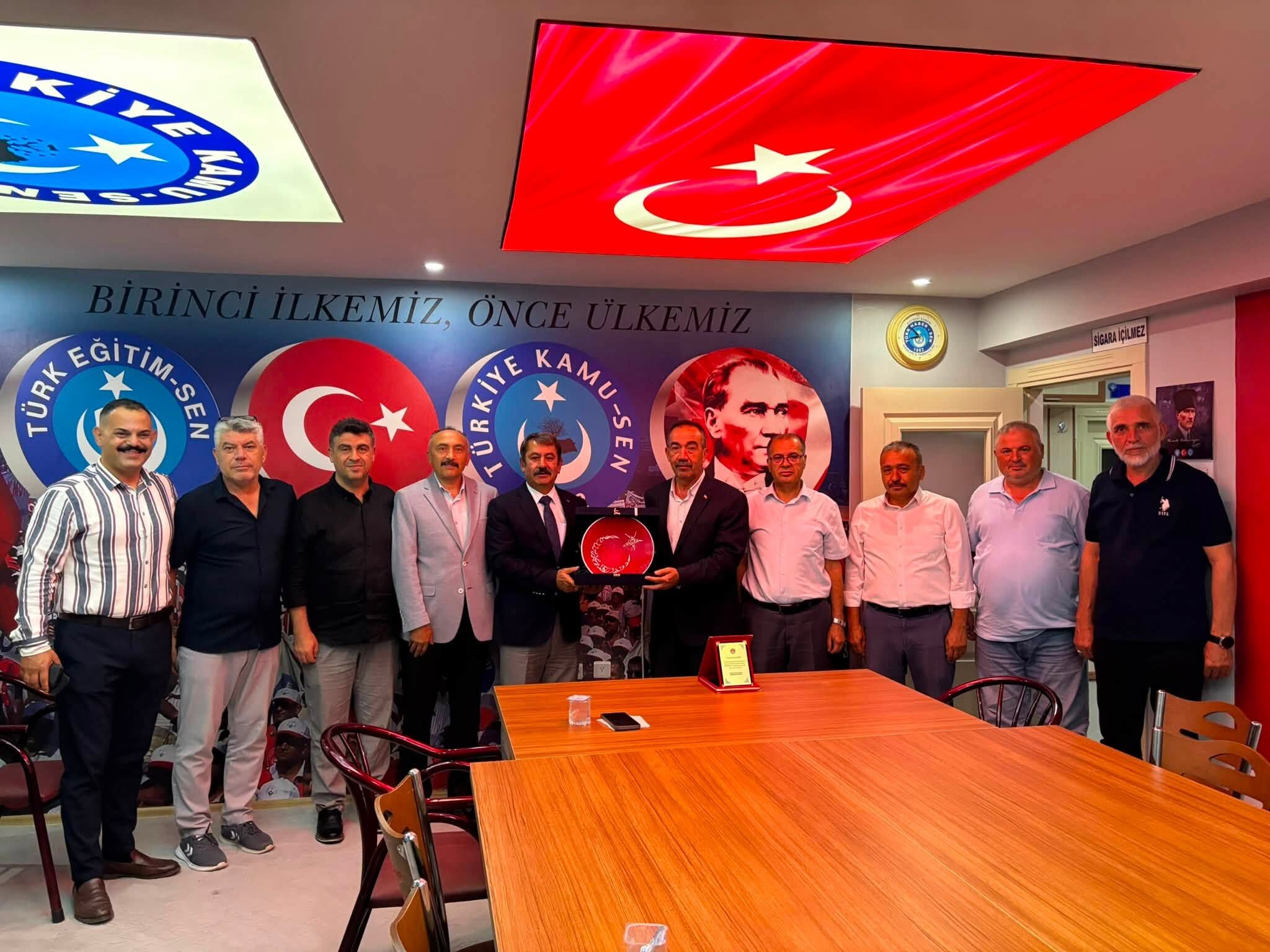Kırşehir Kamu Sen'de Vefa Günü! Emekler Plaketle Taçlandırıldı 2