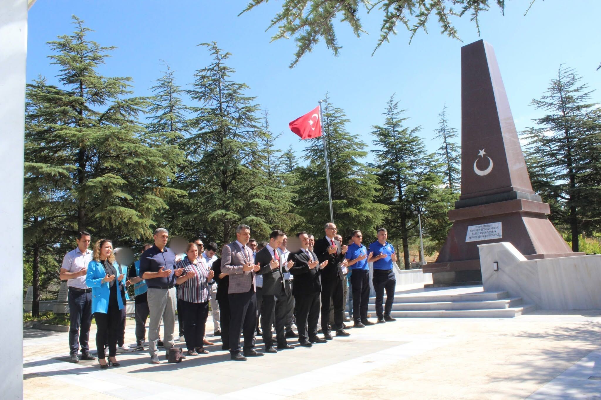 Kırşehir Şehitliği'nde Dualar Yükseldi 3