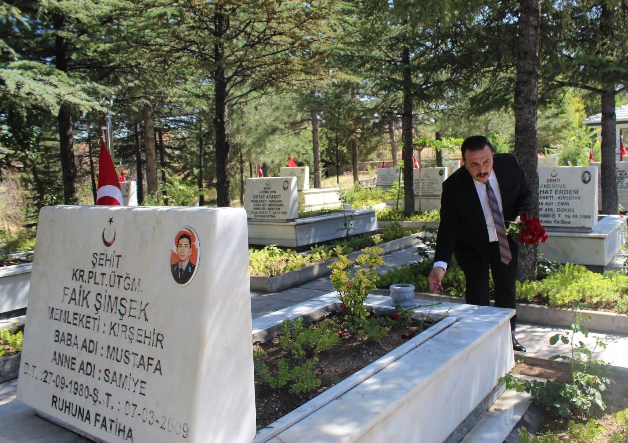 Kırşehir Şehitliği'nde Dualar Yükseldi 5