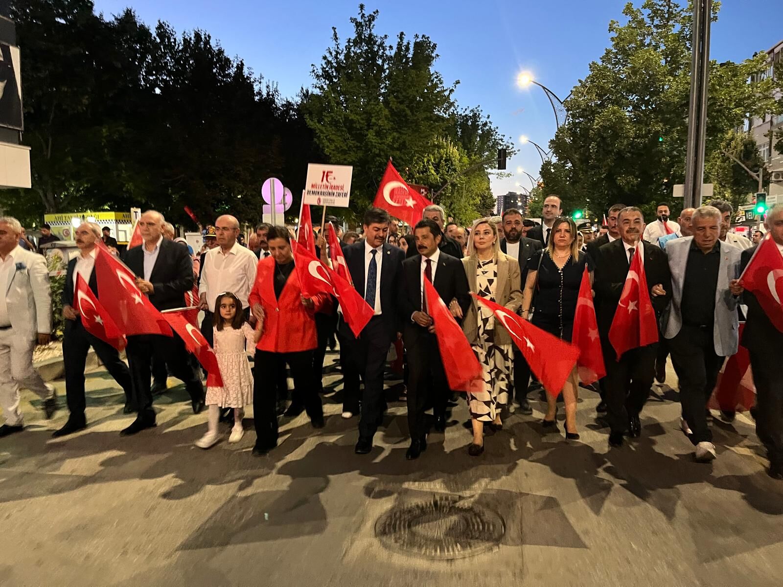 Kırşehir Tek Yürek Oldu! Binlerce Kişi 15 Temmuz Için Meydanlara Indi (1)