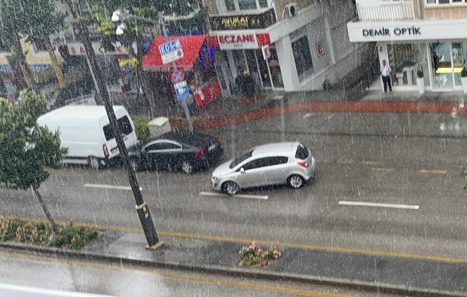 Kırşehir’de Öğle Saatlerinde Aniden Bastırdı! (2)