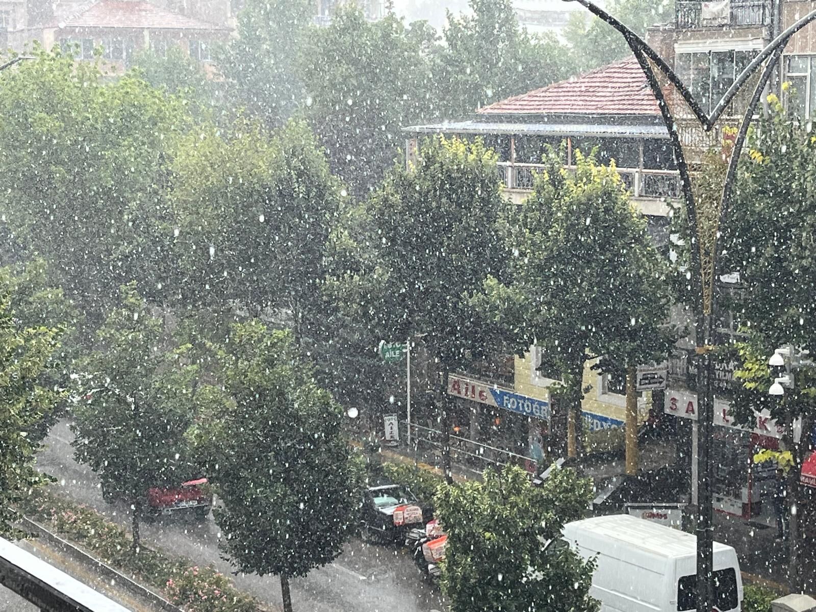 Kırşehir’de Öğle Saatlerinde Aniden Bastırdı! (4)