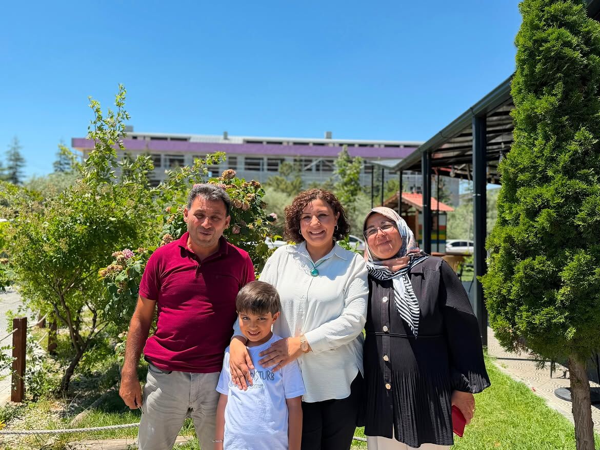 Sevgiyle Büyüyen Her Çocuk Geleceğin Teminatıdır 4