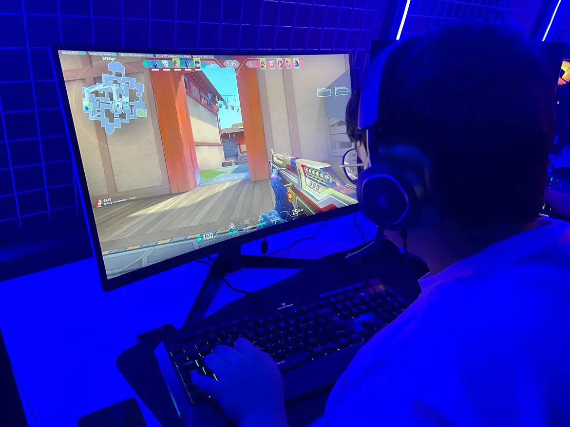 ⏩ Arenada Devlerin Savaşı Başladı! 🎮🔥Valorant E Spor Turnuvasında Temposu Bir An Bile Düşmeye (4)