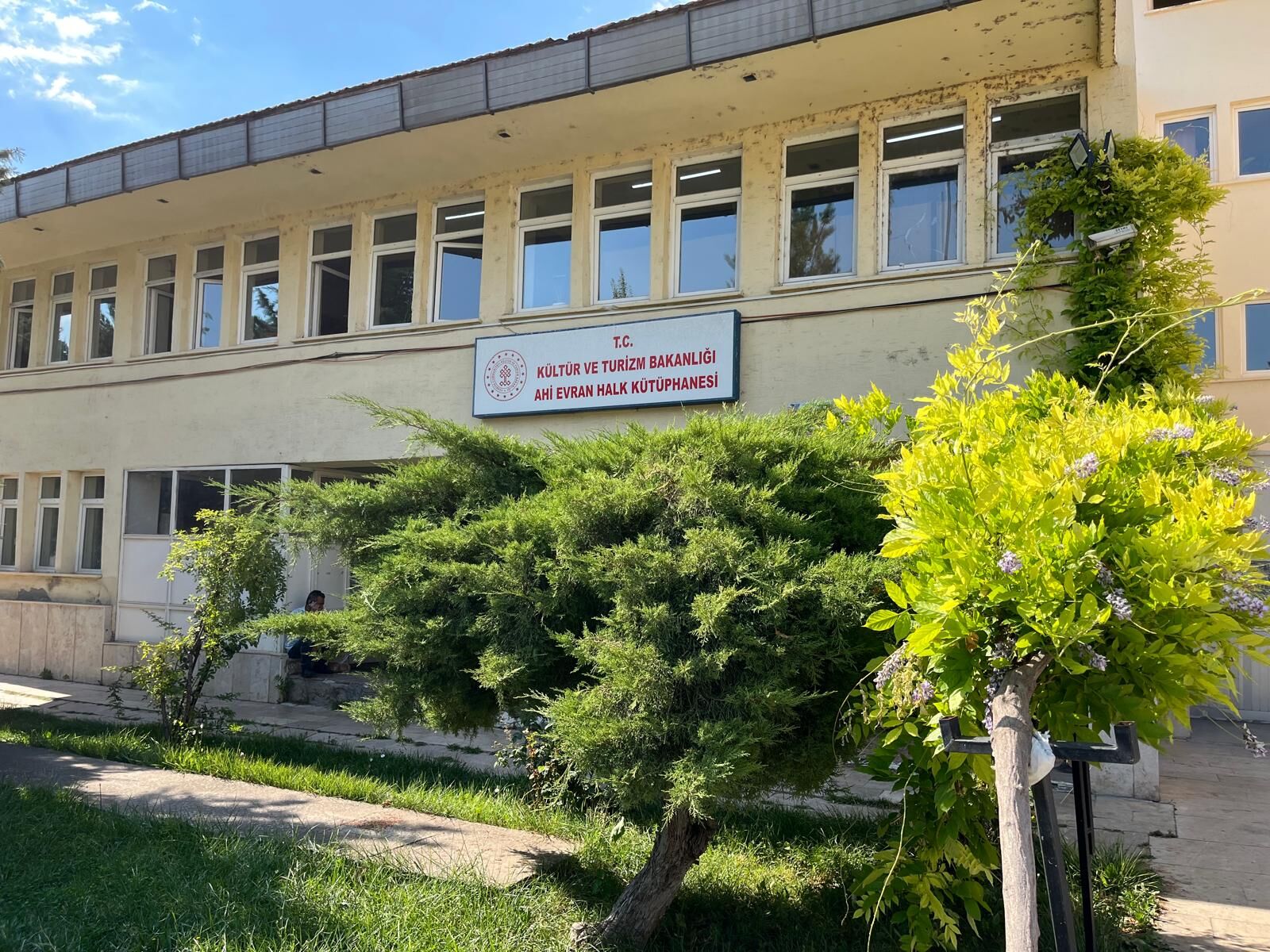 Aşıkpaşa İl Halk Kütüphanesi’nde Tadilat Başladı! (4)