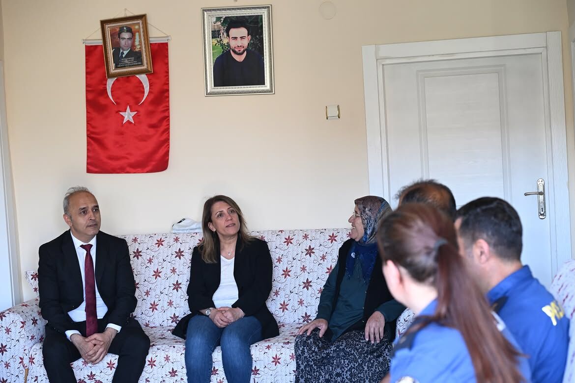 Aziz Şehitlerimizin Emaneti Olan Kıymetli Ailelerini Ziyaret Etmeye Devam Ediyoruz.i̇l Emniyet Mü (1)