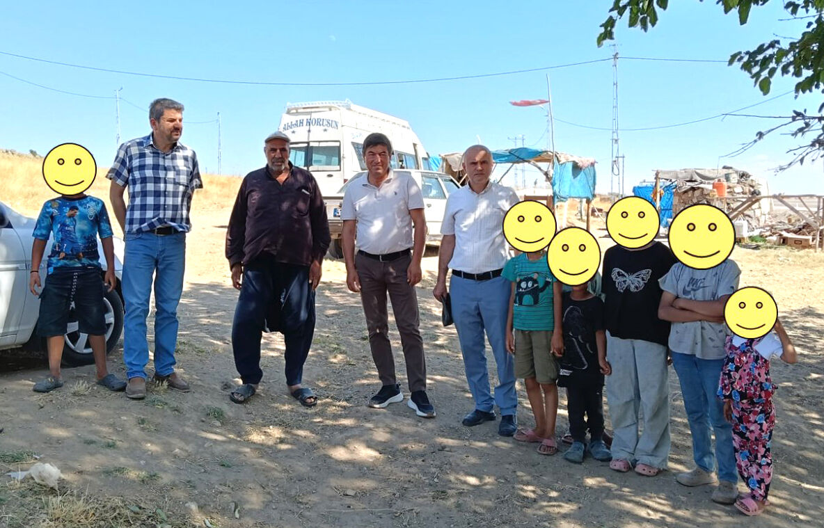 Çocukların Eğitimi Için Sahaya Indiler (3)