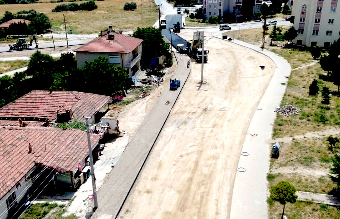 Kırşehir Belediyesi’nden Okullar Bölgesine Asfalt Hamlesi (1)