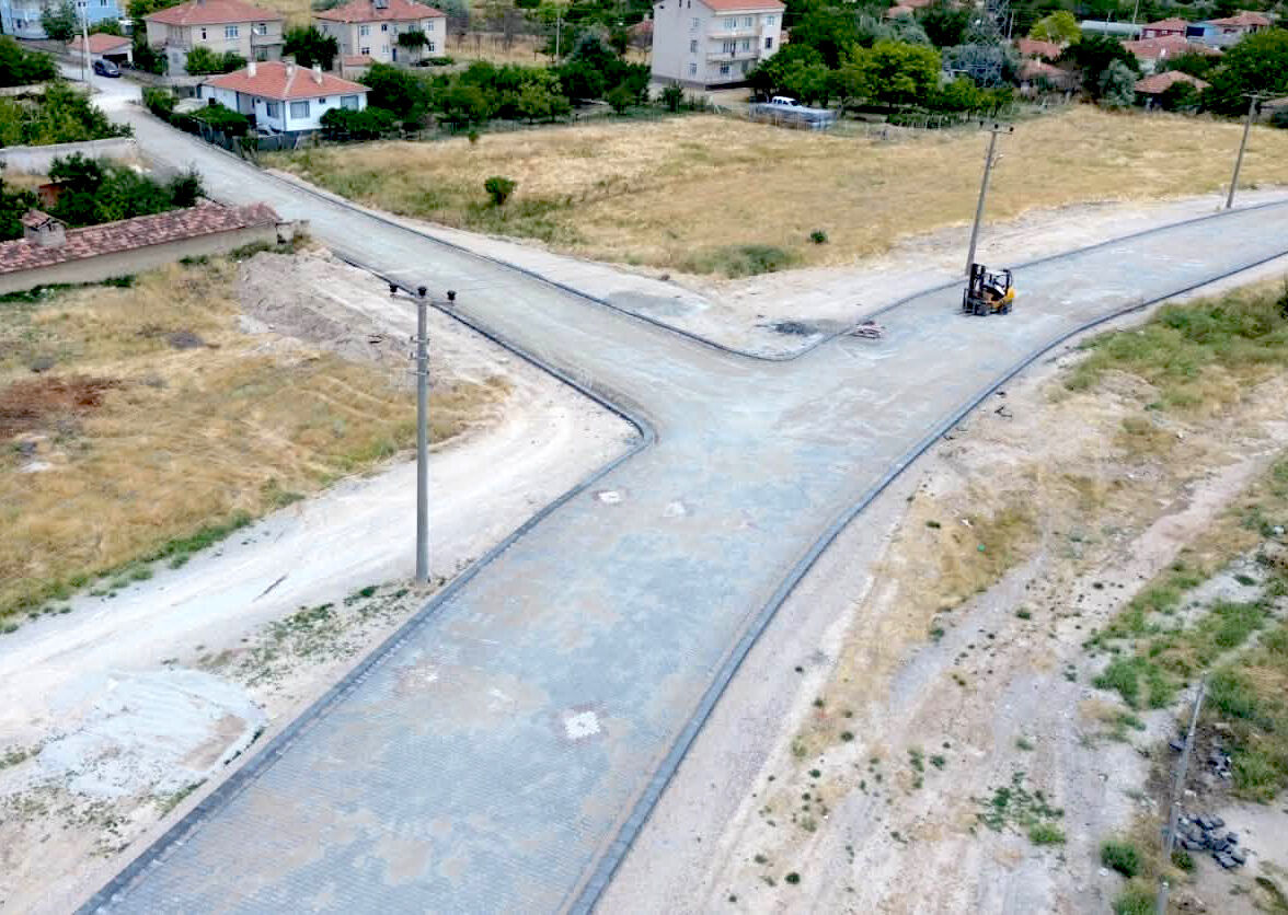 Kırşehir Belediyesi’nden Okullar Bölgesine Asfalt Hamlesi (2)