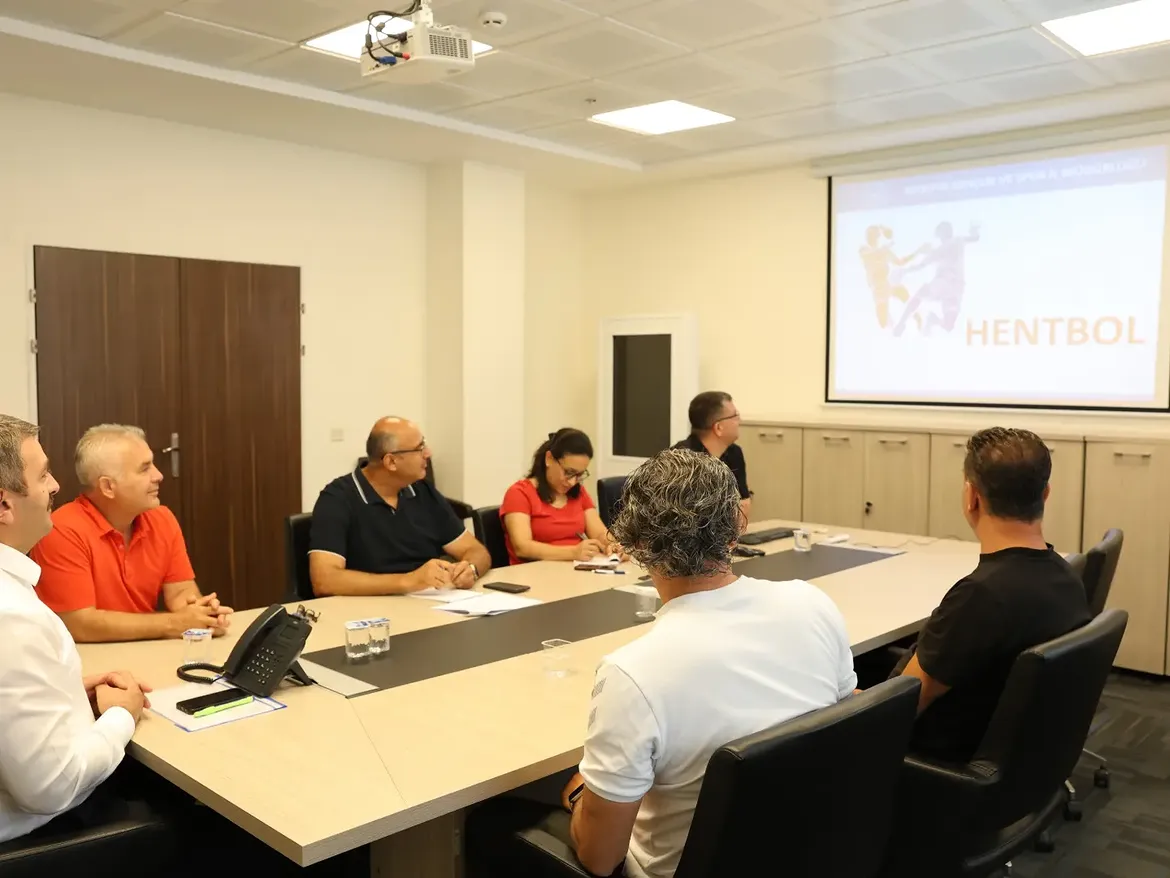 Kırşehir Hentbolda Hedef Büyüttü! Yeni Sezon Öncesi Kritik Zirve 1