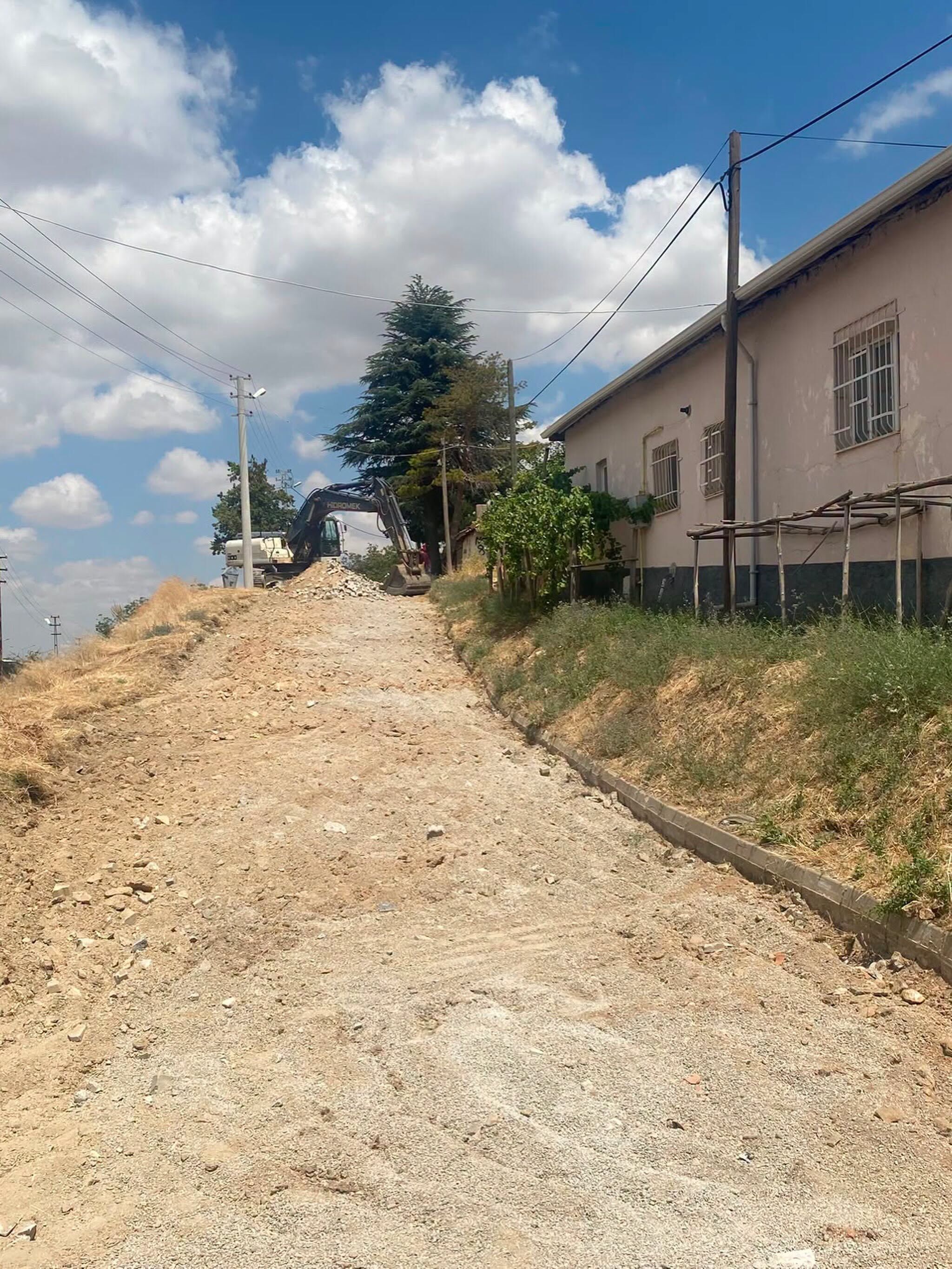 Kırşehir Özbağ’da Kızılca Mahallesi’nde Yol Yenileme Çalışmaları Başladı 1