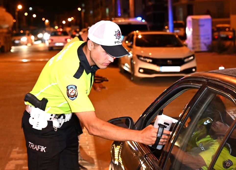 Kırşehir'de Emniyetten Sıkı Denetim İl Emniyet Müdürü Dr. Mesut Görücü Sahada! (10)