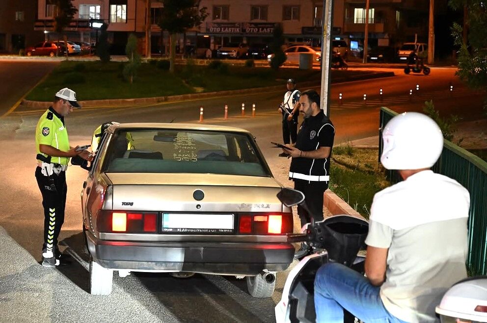 Kırşehir'de Emniyetten Sıkı Denetim İl Emniyet Müdürü Dr. Mesut Görücü Sahada! (9)