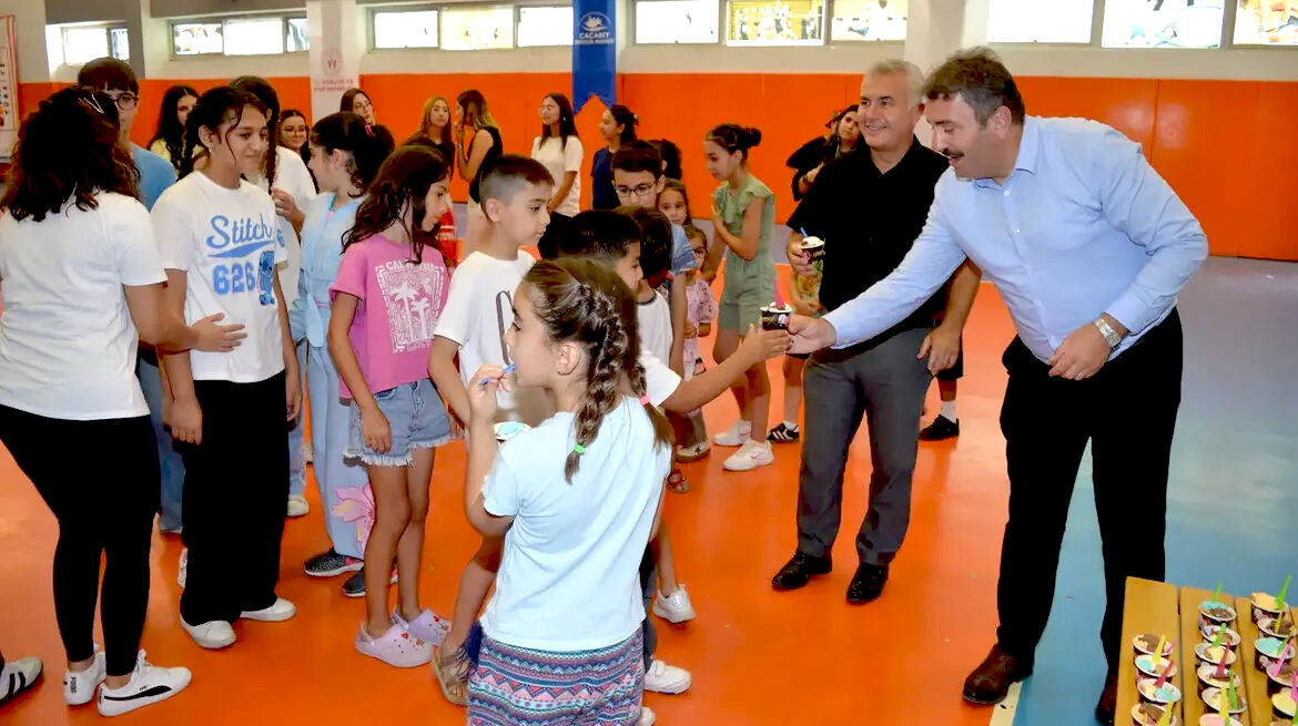 Kırşehir’de Gençler Halk Oyunlarıyla Kültürel Mirası Yaşatıyor (6)