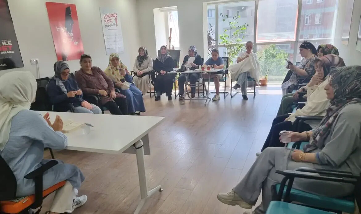 Kırşehir’de Kadem’in Kitap Atölyesi’nde “Rahman’ın Kadın Kulları” Ele Alındı (3)