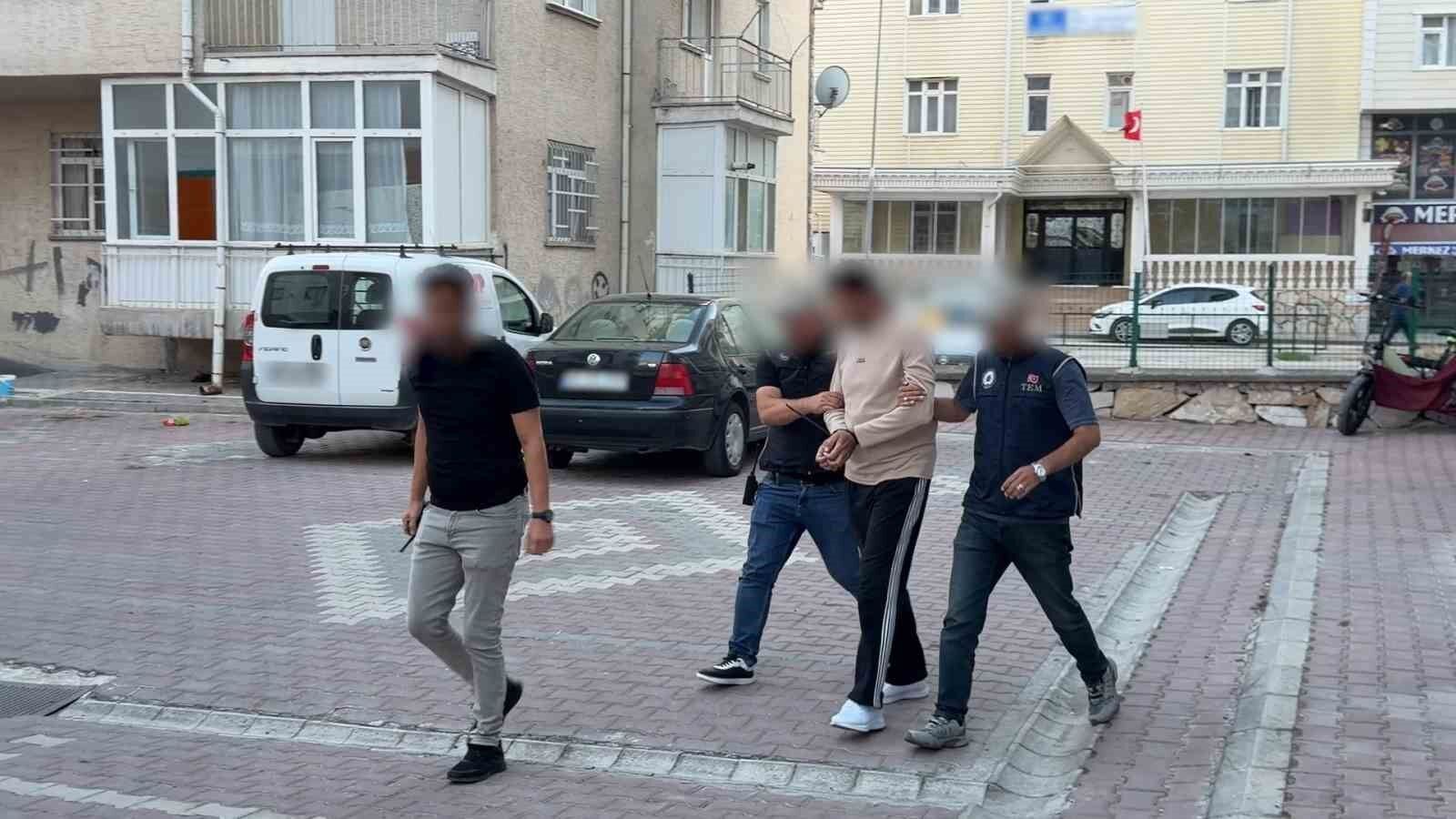 Kırşehir’de Kırmızı Bültenle Aranan Irak Uyruklu Şahıs Yakalandı