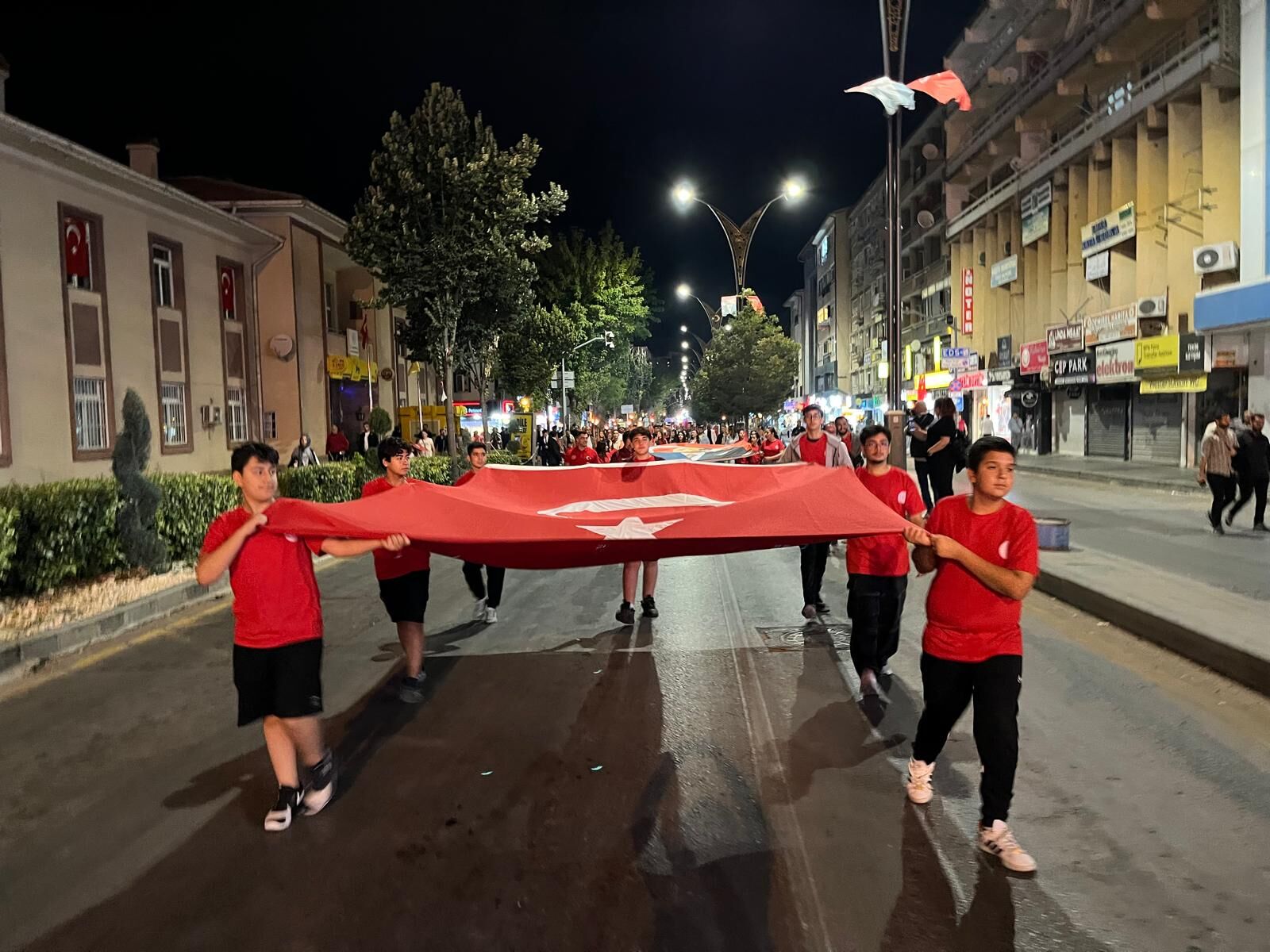 Kırşehir'de Meşaleler Yandı, Zafer Bayramı Coşkusu Yaşandı (1)
