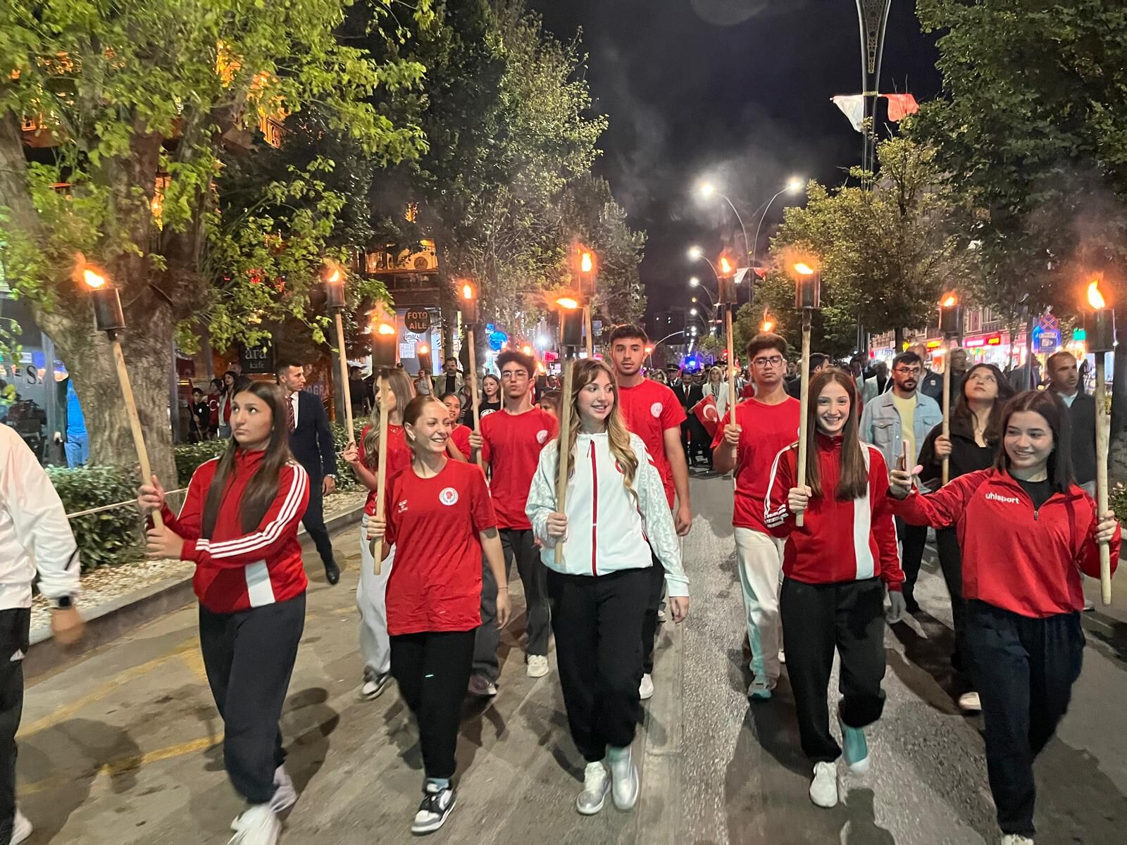 Kırşehir'de Meşaleler Yandı, Zafer Bayramı Coşkusu Yaşandı (10)