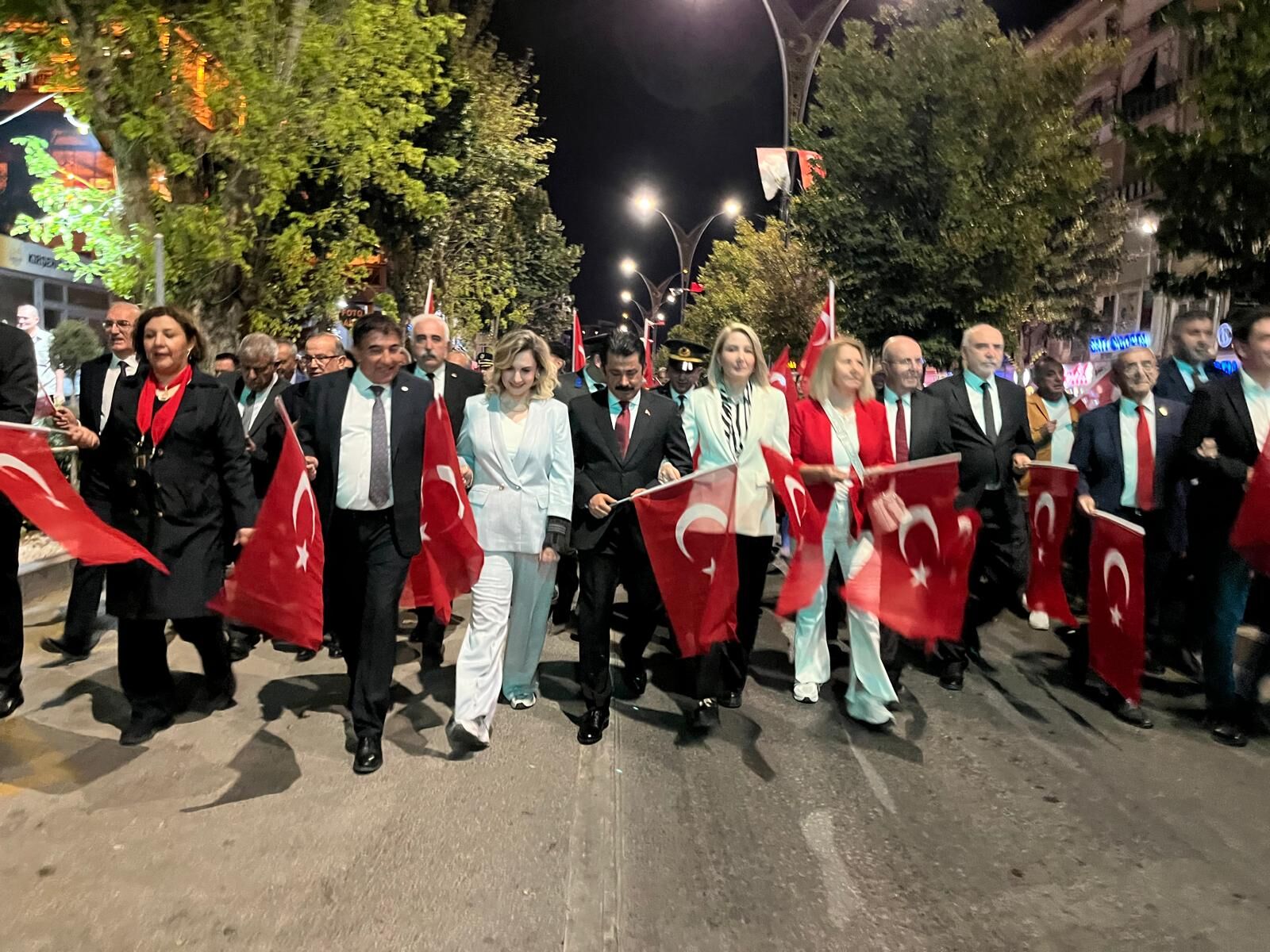 Kırşehir'de Meşaleler Yandı, Zafer Bayramı Coşkusu Yaşandı (11)