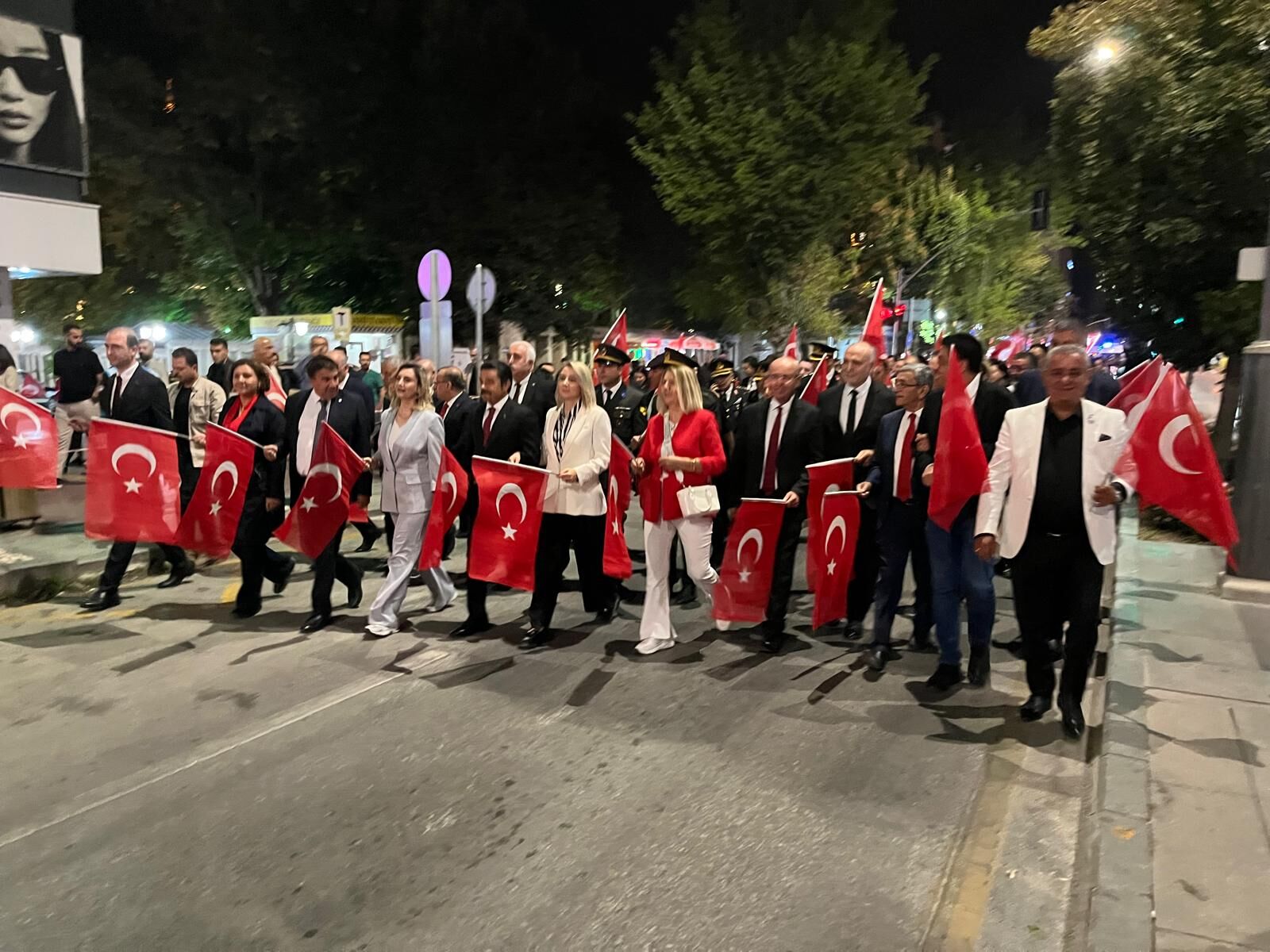 Kırşehir'de Meşaleler Yandı, Zafer Bayramı Coşkusu Yaşandı (12)