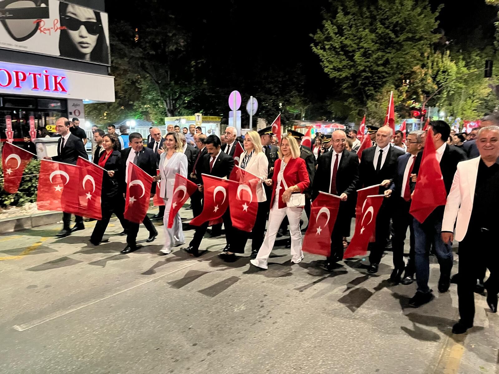 Kırşehir'de Meşaleler Yandı, Zafer Bayramı Coşkusu Yaşandı (7)